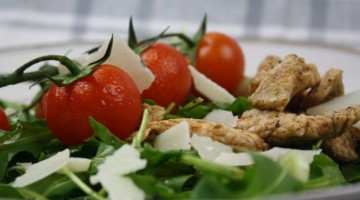 salat-mit-putenstreifen-und-parmesan