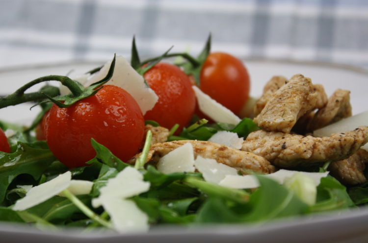 salat-mit-putenstreifen-und-parmesan1