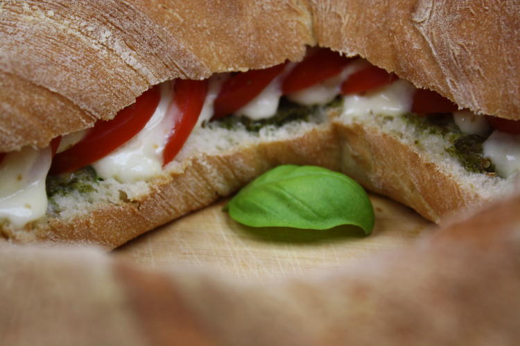 tomate-mozzarella-baguette-rezept3